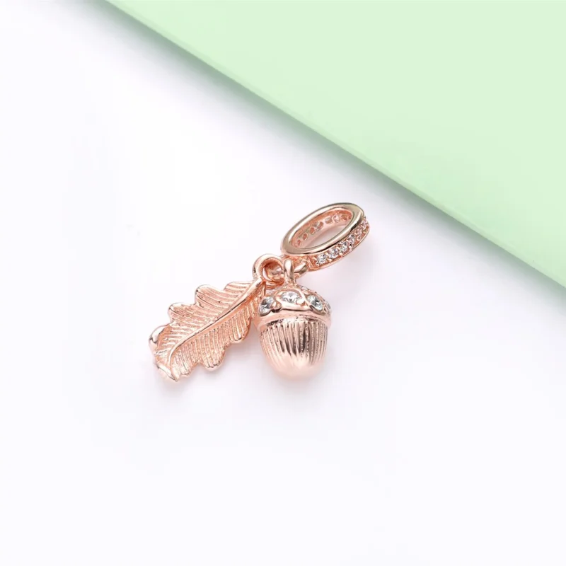 (bilde for) Pandora Eikenøtt og Blad Hengende Charm - 788248CZ - Vis 3