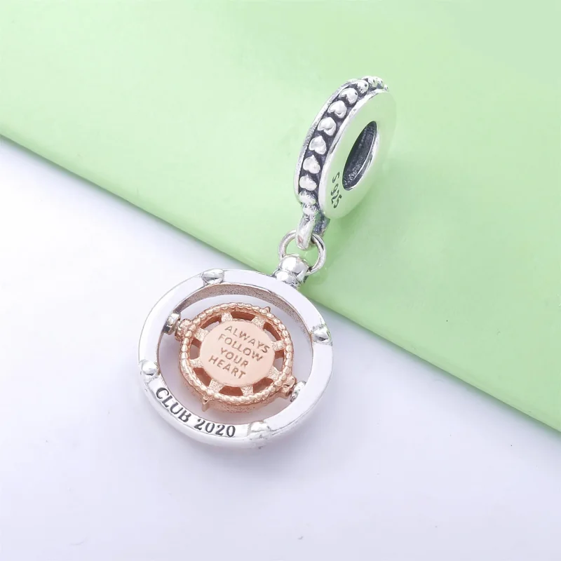 (bilde for) Pandora Club 2020 Kompass Hengende Charm - 788590C01 - Vis 2