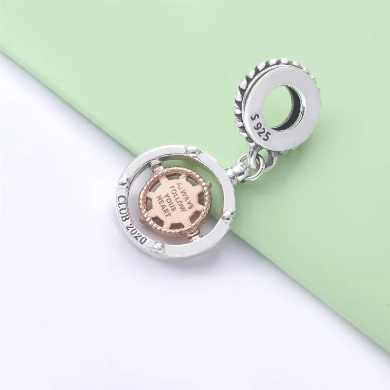 (bilde for) Pandora Club 2020 Kompass Hengende Charm - 788590C01 - Vis 4