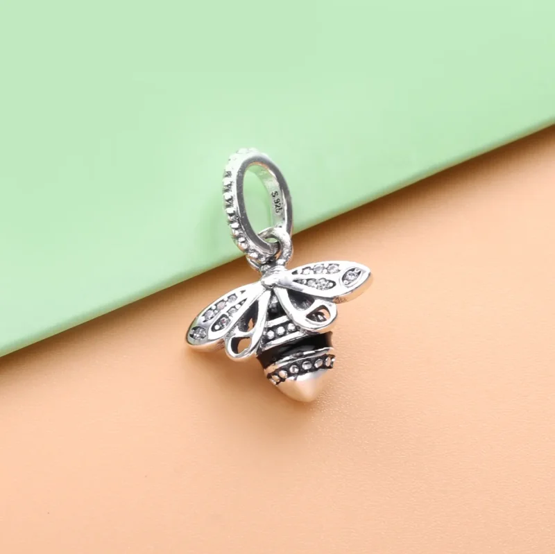 (bilde for) Pandora Funklende Dronningbie Anheng - 398840C01 - Vis 2