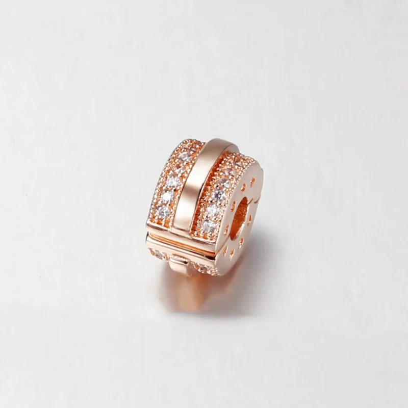 (bilde for) Pandora Funklende Pavé Rader og Logo Klemmecharm - 789042C01 - Vis 2