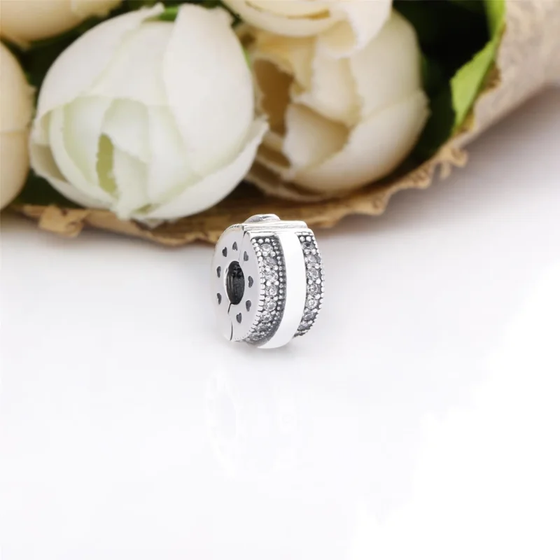 (bilde for) Pandora Funklende Pavé Rader og Logo Klemmecharm - 799042C01 - Vis 2