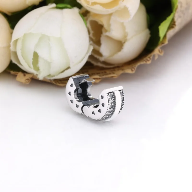 (bilde for) Pandora Funklende Pavé Rader og Logo Klemmecharm - 799042C01 - Vis 4