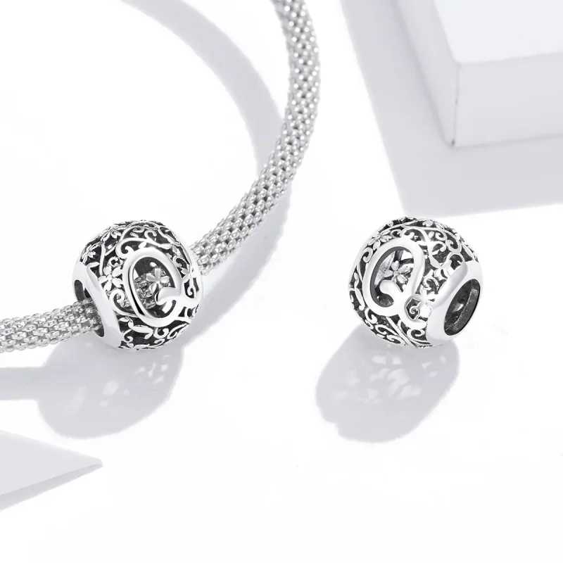 (bilde for)  Pandora Style Openwork Flower Letter Q Charm - SCC1444-Q - Vis 4