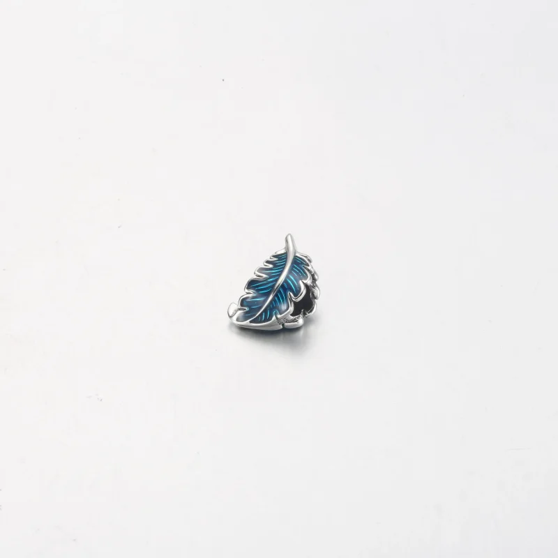 (bilde for) Pandora Blå Buet Fjær Charm - 792576C01 - Vis 2
