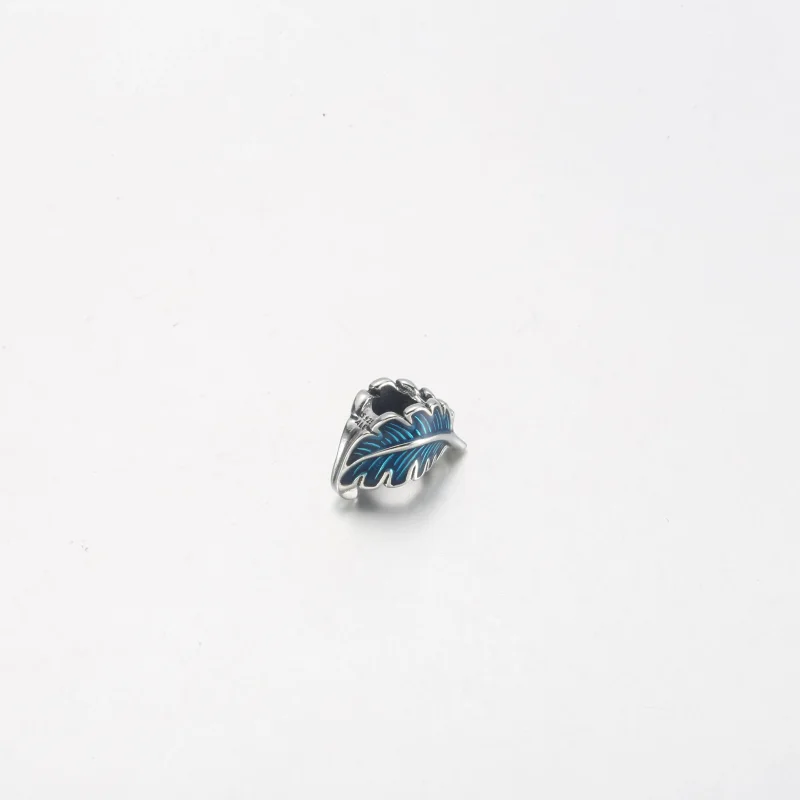 (bilde for) Pandora Blå Buet Fjær Charm - 792576C01 - Vis 3