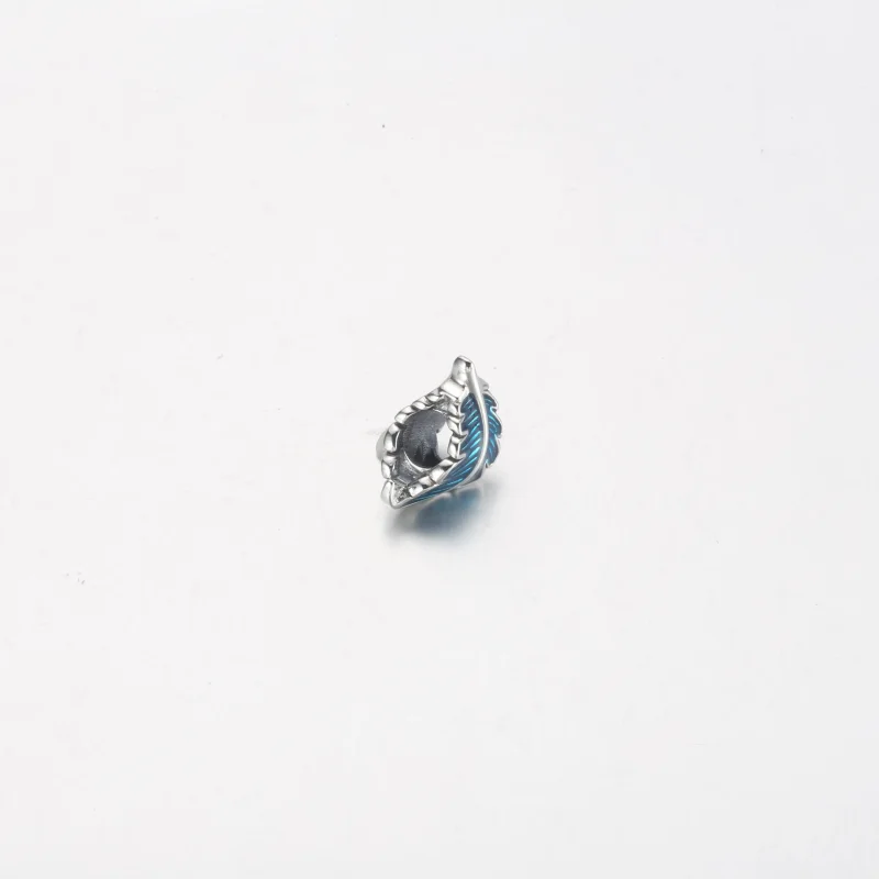 (bilde for) Pandora Blå Buet Fjær Charm - 792576C01 - Vis 4