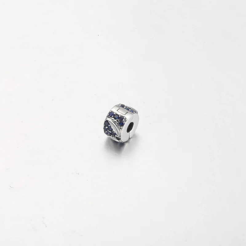 (bilde for) Pandora Buet Fjær og Pavé Klemmecharm - 792552C01 - Vis 2