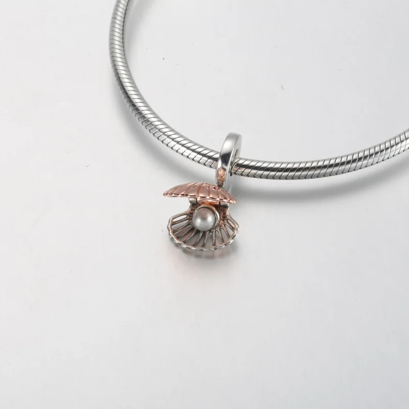 (bilde for) Pandora Club 2023 Skjell og Behandlet Ferskvannskulturperle Hengende Charm - 782 - Vis 5