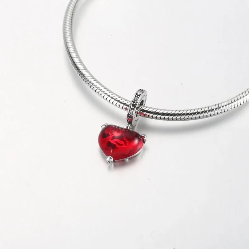 (bilde for) Pandora Disney Mikke og Minni Mus Kyss Rødt Muranoglass Hengende Charm - 792522C - Vis 4