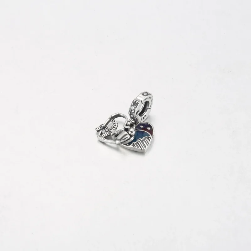 (bilde for) Pandora Disney Pixar Wall-E og Eve Selvlysende Hengende Charm - 792518C01 - Vis 2