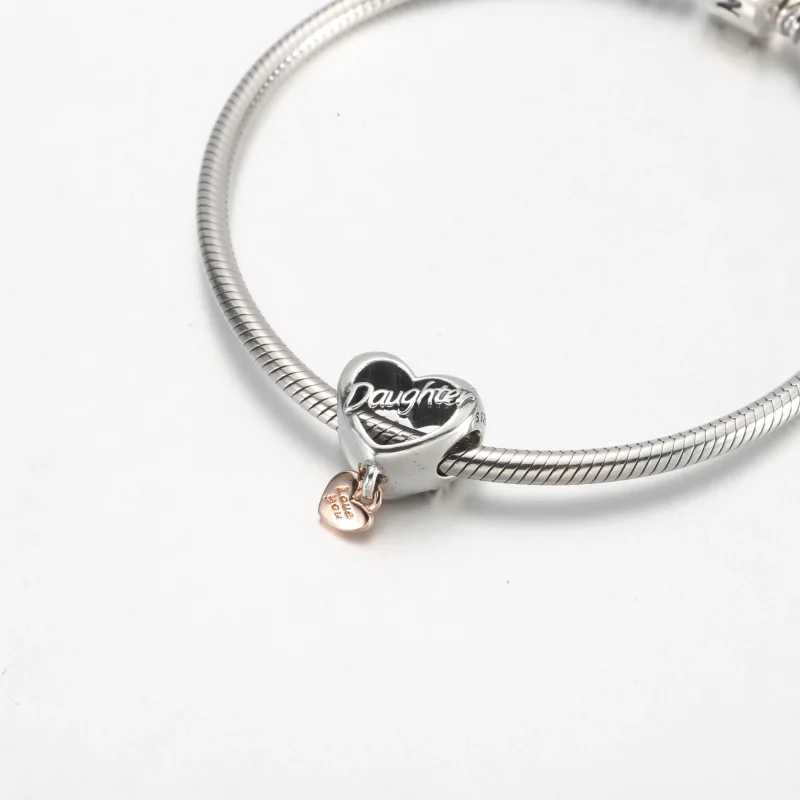 (bilde for) Pandora Elsk Din Datter Hjerteformet Charm - 782327C00 - Vis 4