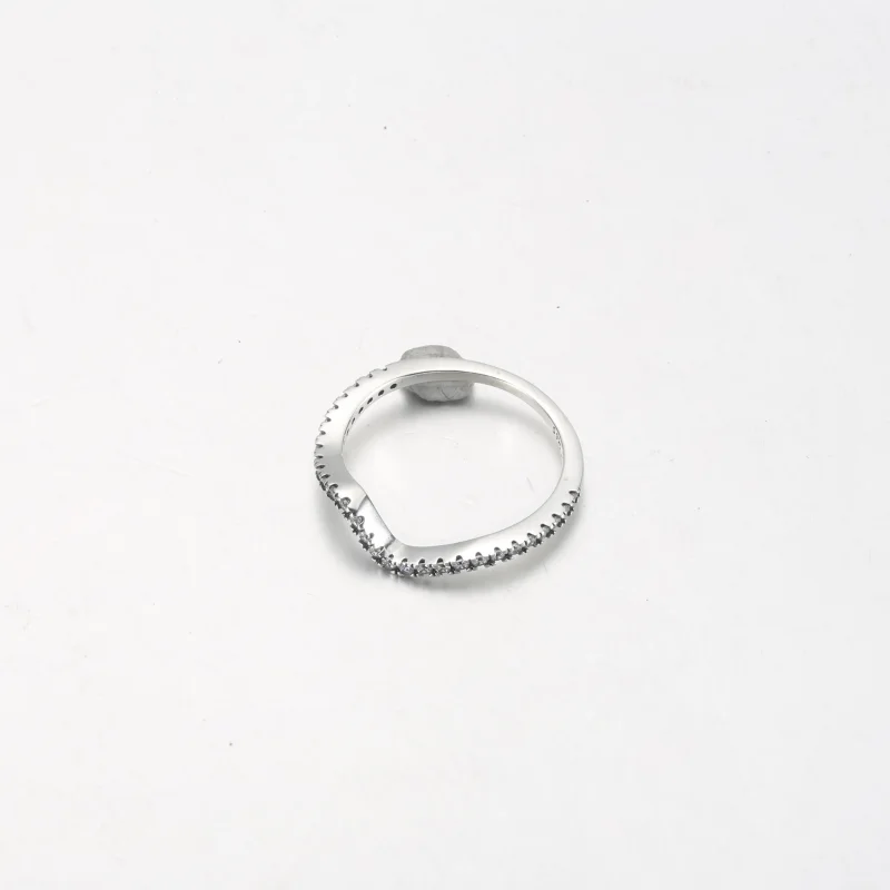 (bilde for) Pandora Funklende Bølge Ring - 192539C01 - Vis 3