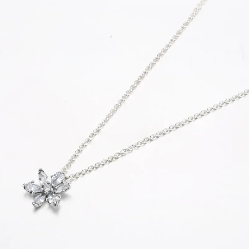 (bilde for) Pandora Funklende Herbarium Klynge Halskjede - 392387C01 - Vis 2