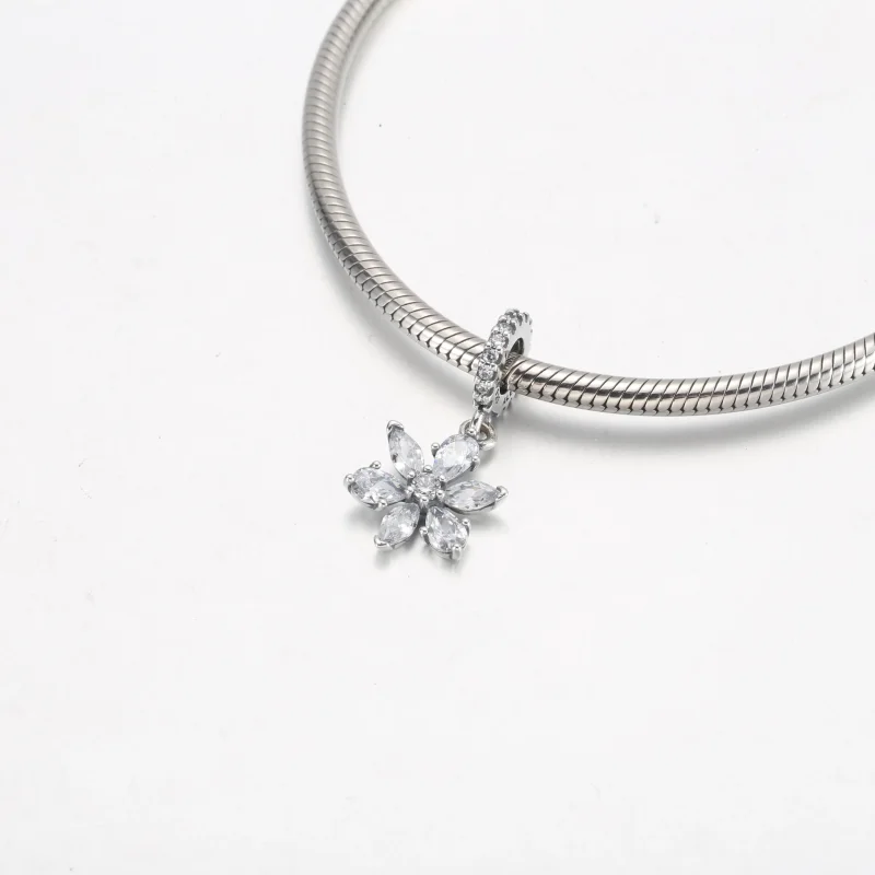 (bilde for) Pandora Funklende Herbarium Klynge Hengende Charm - 792382C01 - Vis 4