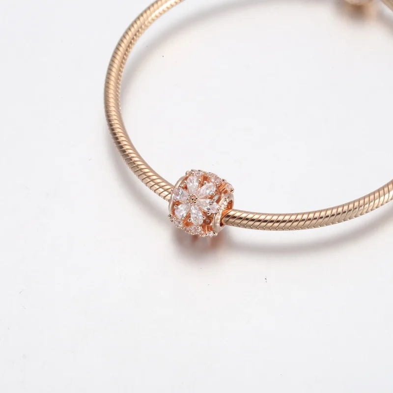 (bilde for) Pandora Funklende Herbarium Klynge Rund Charm - 782383C01 - Vis 4