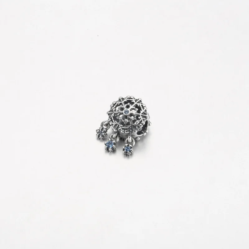 (bilde for) Pandora Iskaldt Snøfnugg Dråpe Charm - 792367C01 - Vis 2