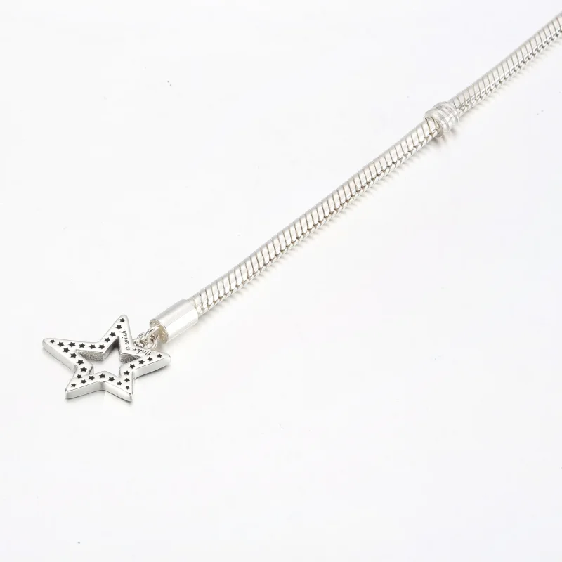 (bilde for) Pandora Moments Asymmetrisk Stjerne T-bar Slangekjedearmbånd - 592357C01 - Vis 4