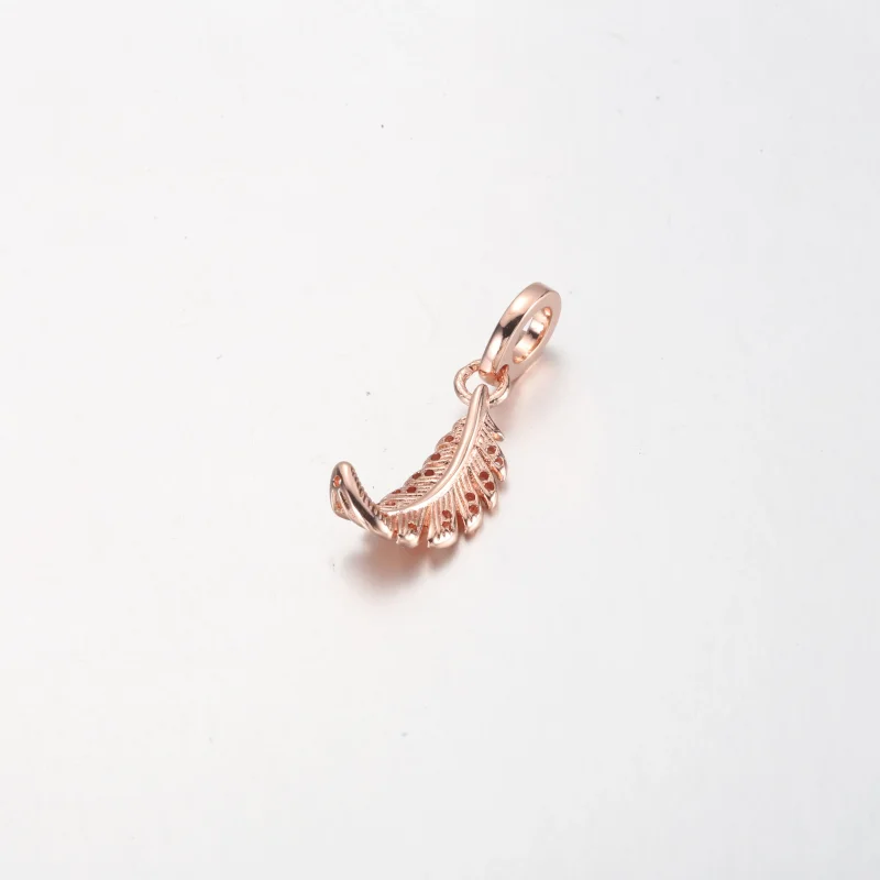 (bilde for) Pandora Svevende Buet Fjær Hengende Charm - 782578C01 - Vis 3