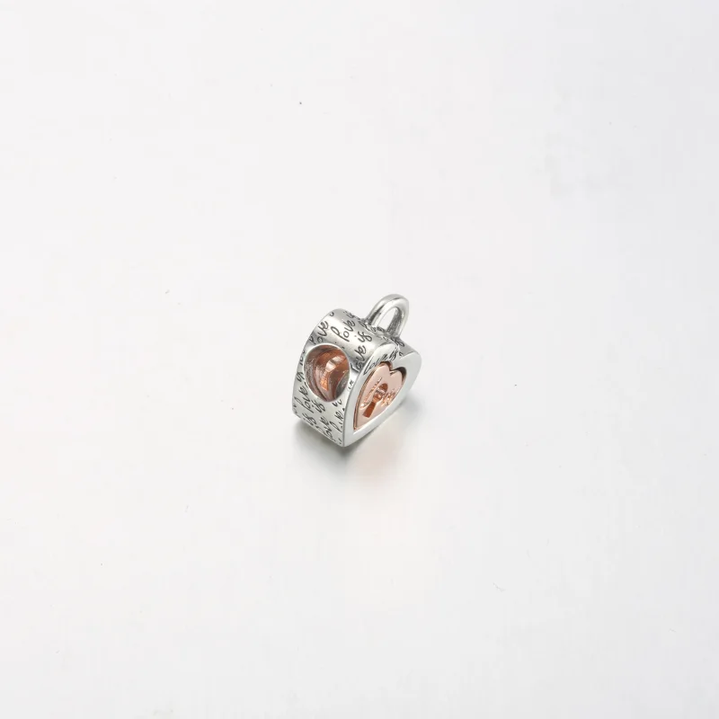 (bilde for) Pandora Tofarget Hengelås Delbart Hjerte Charm - 782505C00 - Vis 3