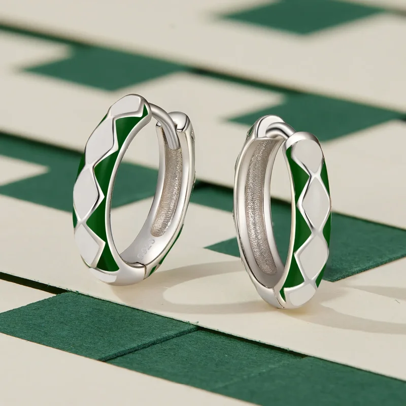 (bilde for) Pandora Style Grønt og hvitt diamantmønster Hoop øredobber - SCE1611-GN - Vis 3
