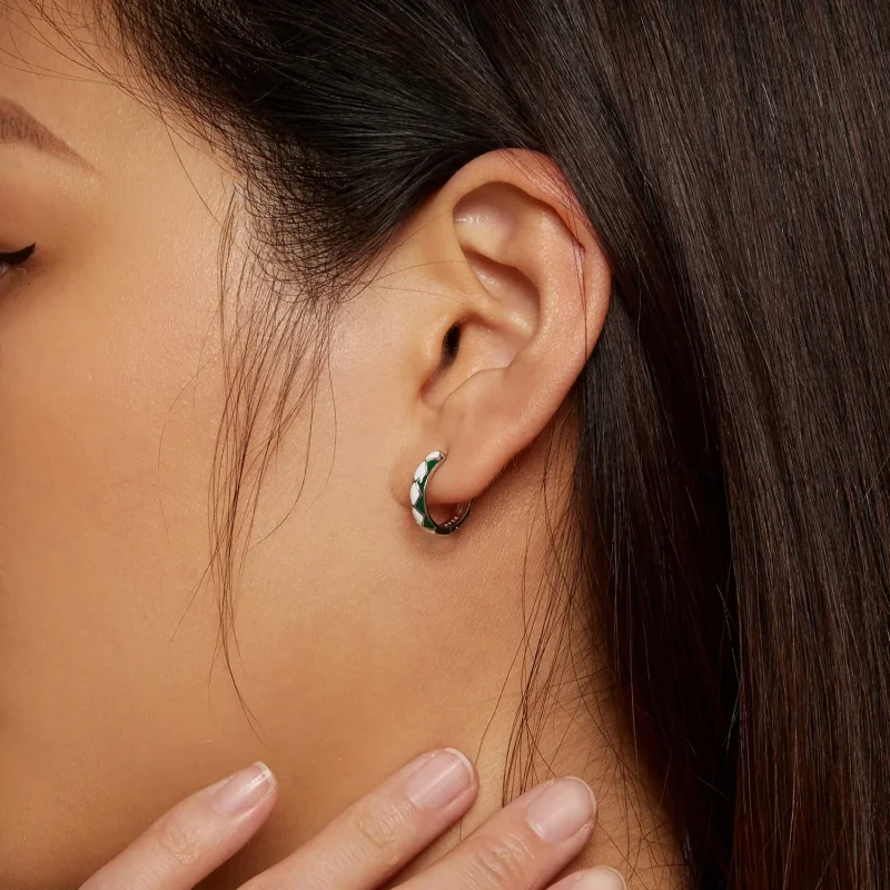 (bilde for) Pandora Style Grønt og hvitt diamantmønster Hoop øredobber - SCE1611-GN - Vis 6