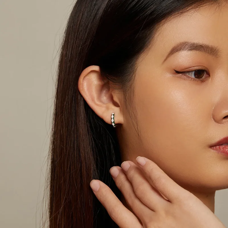 (bilde for) Pandora Style Grønt og hvitt diamantmønster Hoop øredobber - SCE1611-GN - Vis 7