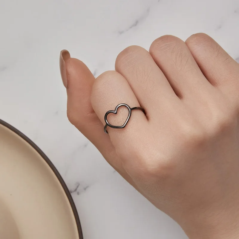 (bilde for) Pandora Style Svart Hjerteformet Ring - SCR641-D - Vis 5