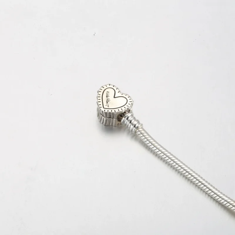 (bilde for) Keith Haring™ x Pandora Moments Radiant Heart Slangekjedearmbånd​ - 592217C01 - Vis 5