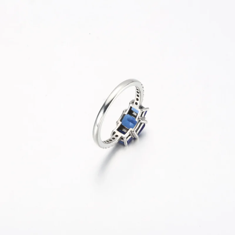 (bilde for) Pandora Blå Rektangulær Tre Steiner Funklende Ring - 192389C01 - Vis 5