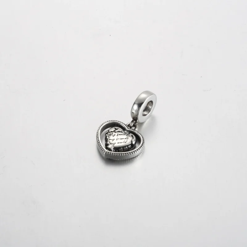 (bilde for) Pandora Familie Snurrende Hjerte Jordklode Hengende Charm - 792240C01 - Vis 3