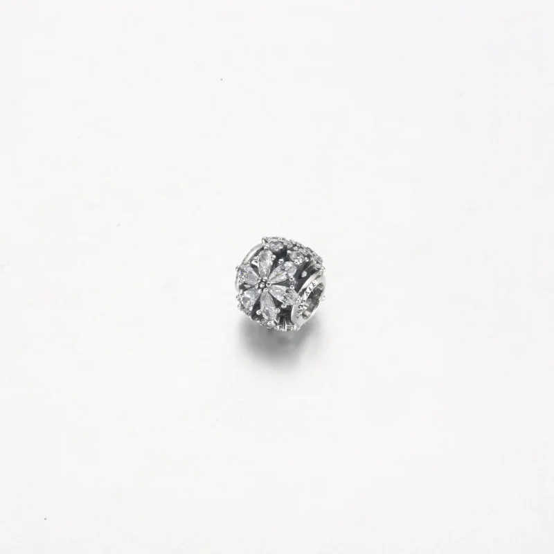 (bilde for) Pandora Funklende Herbarium Klynge Rund Charm - 792383C01 - Vis 2