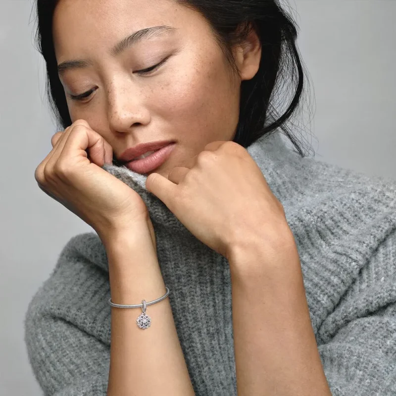 (bilde for) Pandora Funklende Snøfnugg Dobbel Hengende Charm - 792355C01 - Vis 5