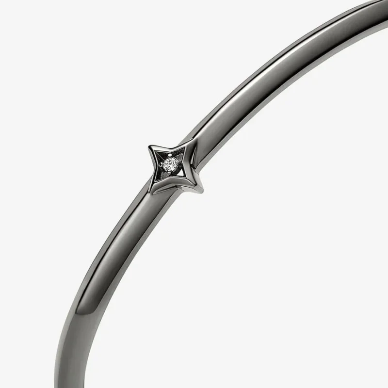 (bilde for) Pandora Funklende Stjerne Åpent Bangle - 542767C01 - Vis 2