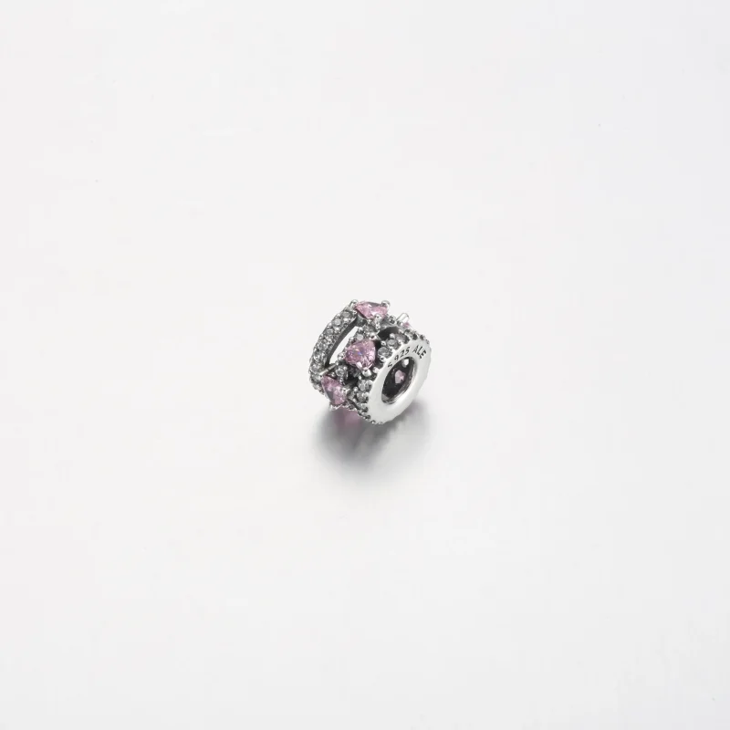 (bilde for) Pandora Funklende Trippel Halo Hjerter Charm - 791161C01 - Vis 2