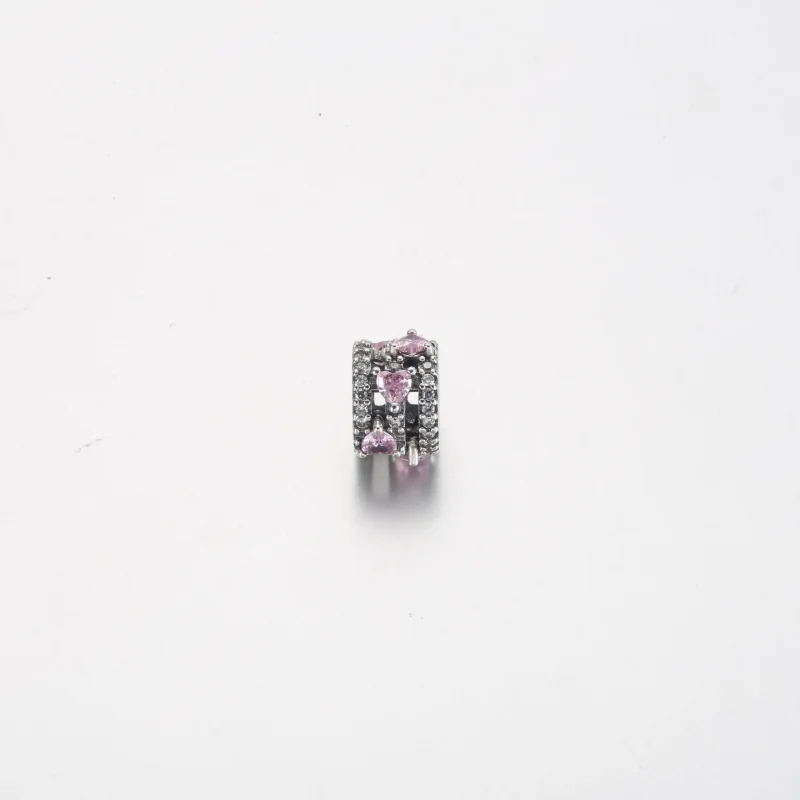 (bilde for) Pandora Funklende Trippel Halo Hjerter Charm - 791161C01 - Vis 3