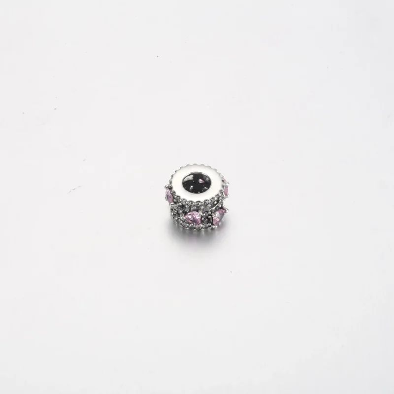 (bilde for) Pandora Funklende Trippel Halo Hjerter Charm - 791161C01 - Vis 4
