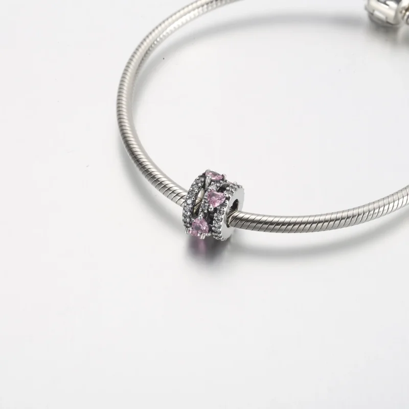 (bilde for) Pandora Funklende Trippel Halo Hjerter Charm - 791161C01 - Vis 5