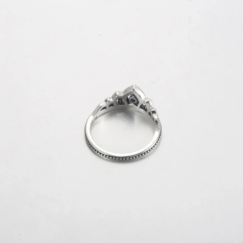 (bilde for) Pandora Kongelig Tiara Sølvkuleprydet Ring - 192233C01 - Vis 4
