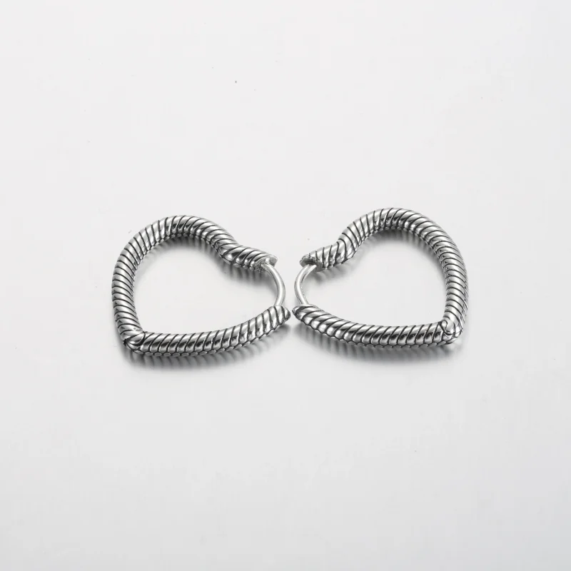 (bilde for) Pandora Moments Hjerte Charm Øreringer - 292236C00 - Vis 4