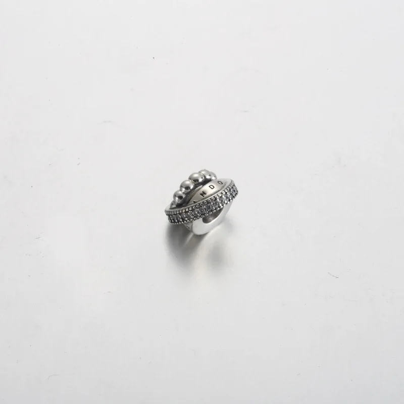 (bilde for) Pandora Moments Logo Pavé og Sølvkuler Charm - 792317C01 - Vis 2