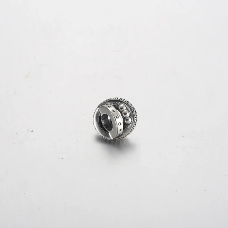(bilde for) Pandora Moments Logo Pavé og Sølvkuler Charm - 792317C01 - Vis 3