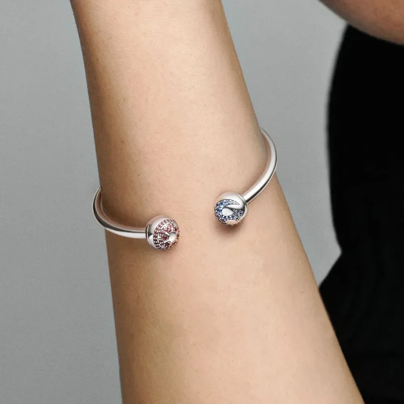 (bilde for) Pandora Moments Star Wars™ Lyse og Mørke Side Logo Åpent Bangle - 591139C01 - Vis 6