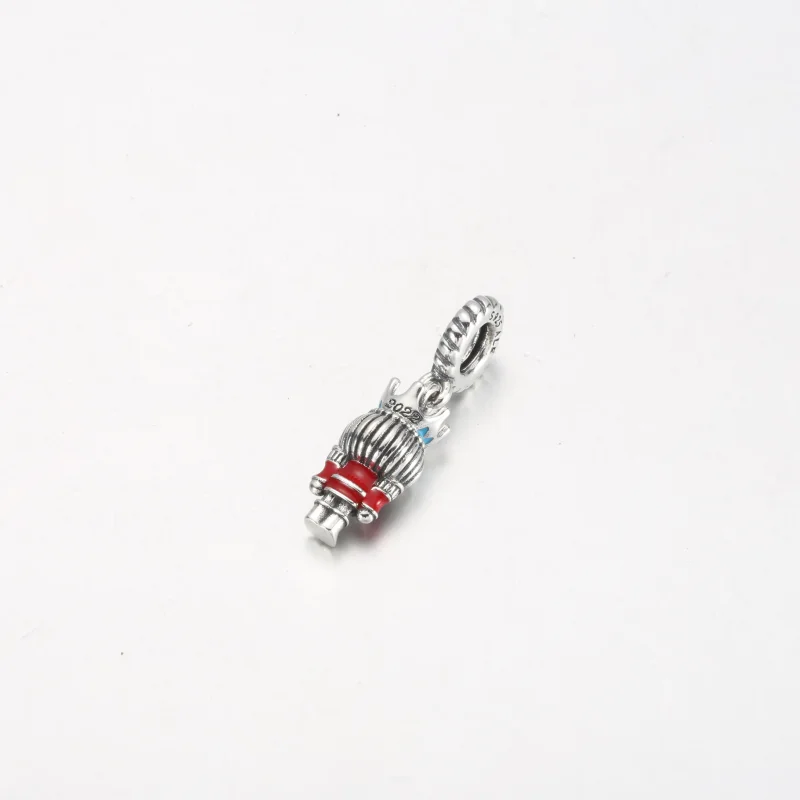 (bilde for) Pandora Nøtteknekker 2022 Hengende Charm - 792331C01 - Vis 3