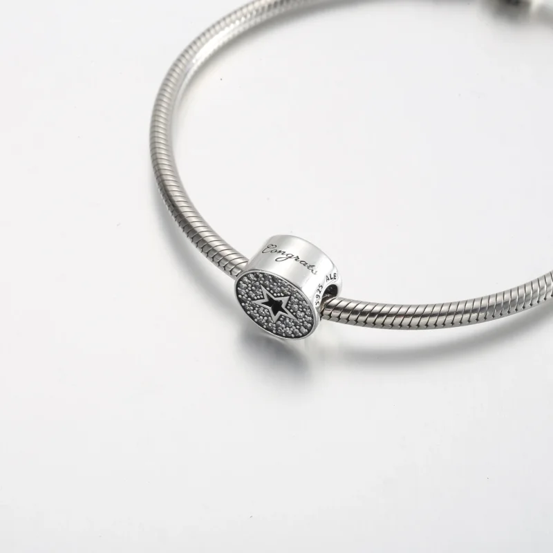 (bilde for) Pandora Pavé og Stjerne Gratulasjoner Charm - 790793C01 - Vis 4