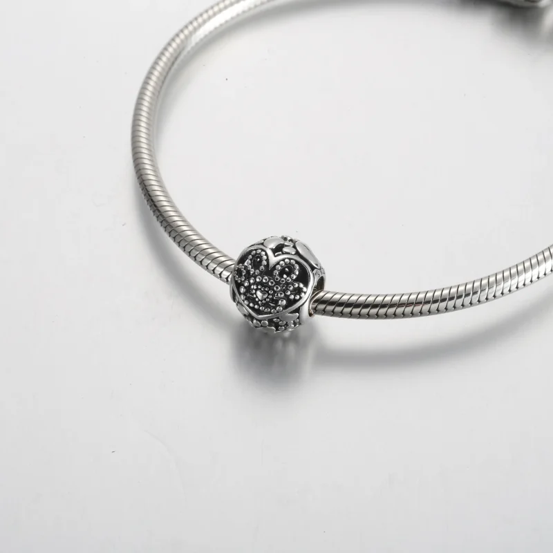 (bilde for) Pandora Pelsbaby Hjerter og Poteavtrykk Charm - 792248C00 - Vis 5