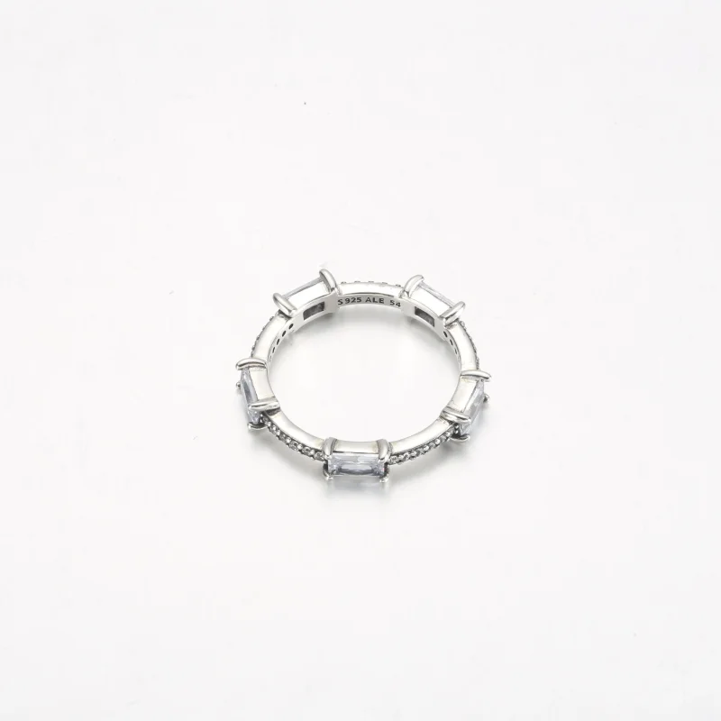 (bilde for) Pandora Rektangulære Stolper Funklende Pavé Ring - 192397C01 - Vis 3