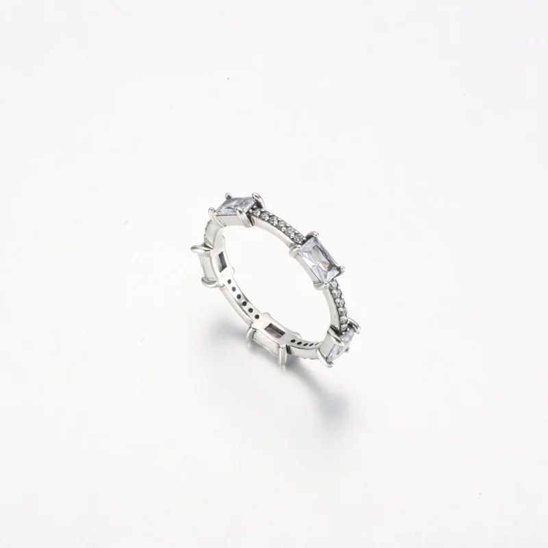 (bilde for) Pandora Rektangulære Stolper Funklende Pavé Ring - 192397C01 - Vis 4