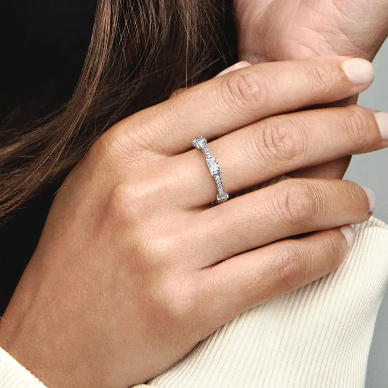 (bilde for) Pandora Rektangulære Stolper Funklende Pavé Ring - 192397C01 - Vis 6
