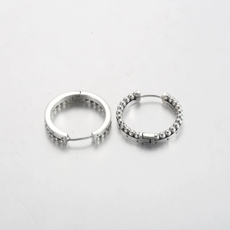 (bilde for) Pandora Signature Logo og Sølvkuler Øreringer - 292310C00 - Vis 5